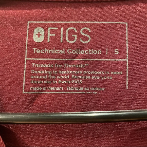 Figs burgundy scrub set - Picture 2 of 4